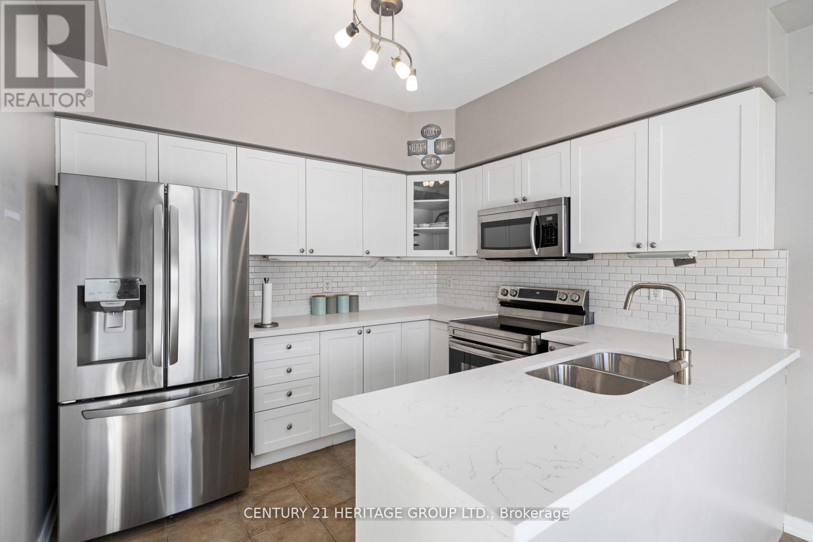 18 Tudor Crescent, Barrie, Ontario  L4M 0A8 - Photo 9 - S12454237