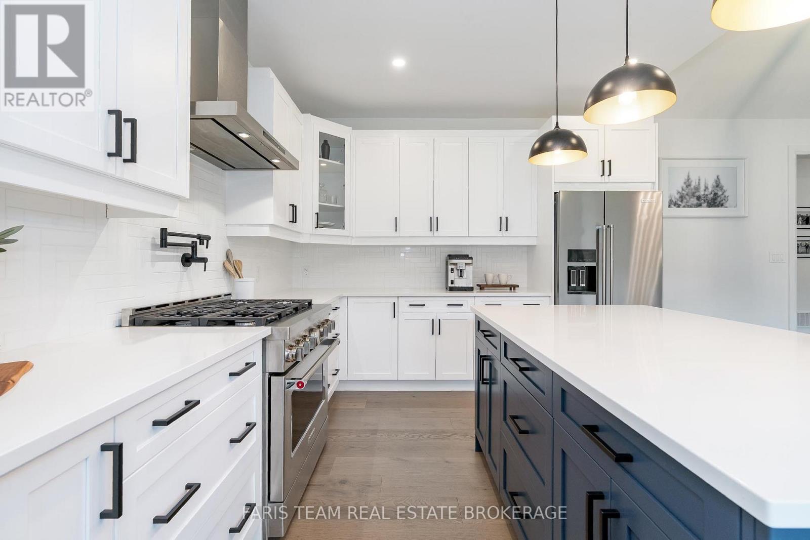 17 Clydesdale Court, Oro-Medonte, Ontario  L0K 1E0 - Photo 12 - S12454302