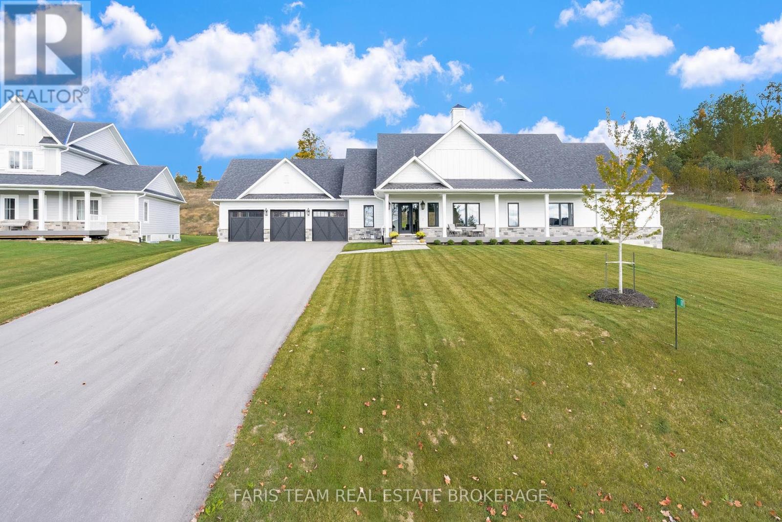 17 Clydesdale Court, Oro-Medonte, Ontario  L0K 1E0 - Photo 2 - S12454302