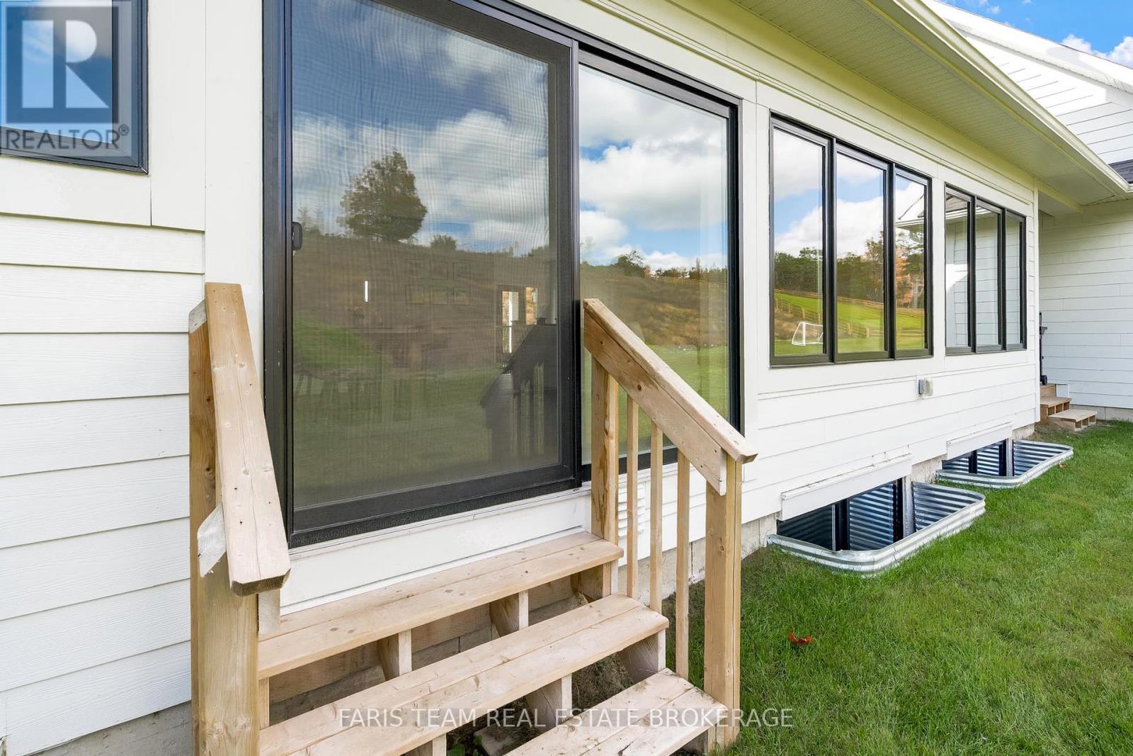 17 Clydesdale Court, Oro-Medonte, Ontario  L0K 1E0 - Photo 38 - S12454302