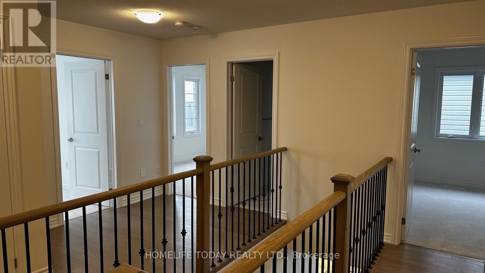7 Phoenix Boulevard, Barrie, Ontario  L9S 2Z4 - Photo 8 - S12454348