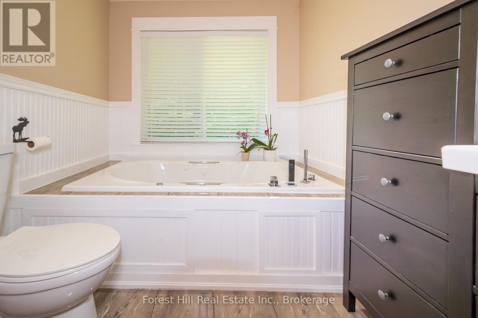 1289 Delbrooke Road, Lake Of Bays (Ridout), Ontario  P0H 1H0 - Photo 39 - X12454411