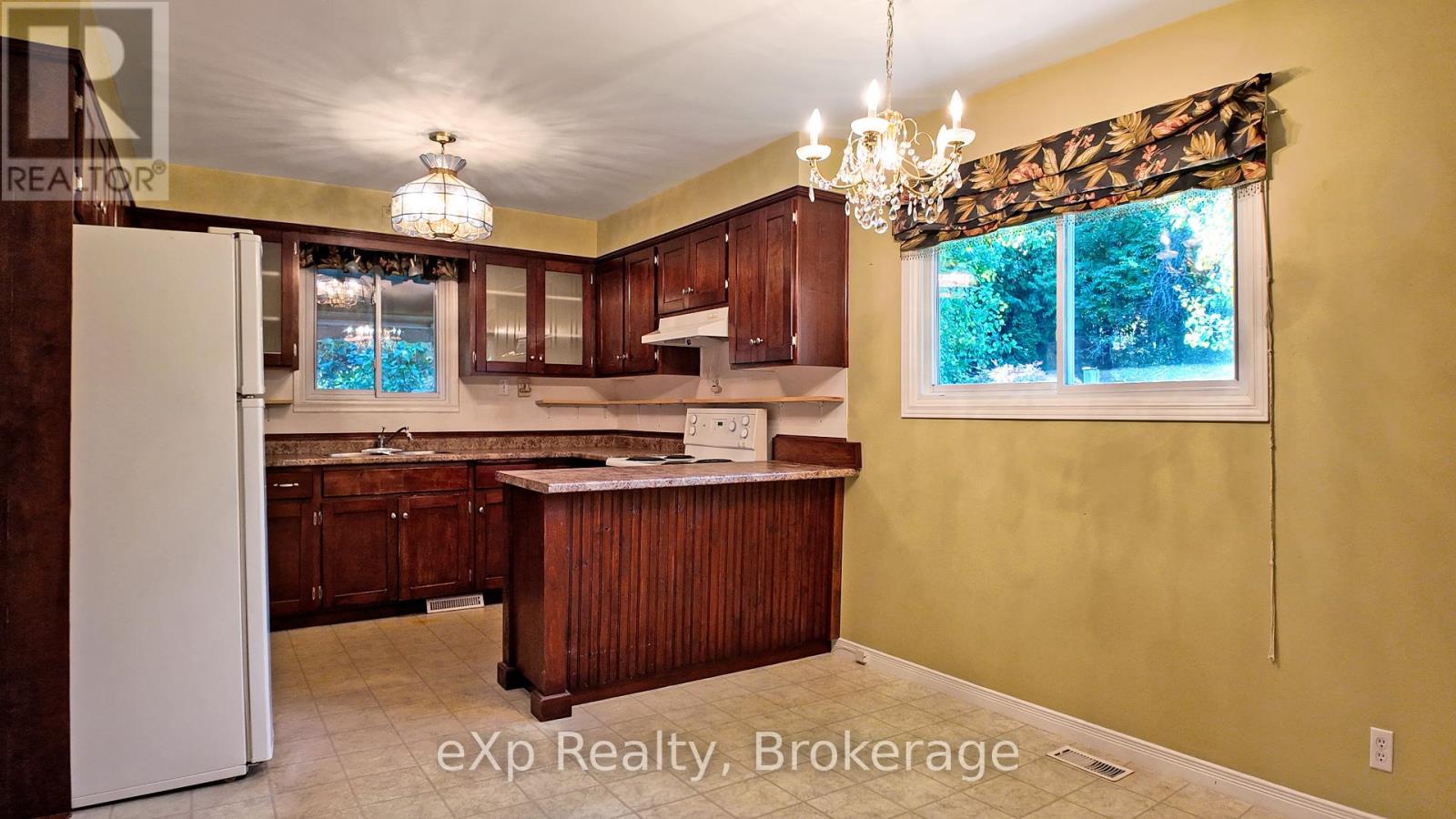 69 8th Street, Hanover, Ontario  N4N 1J1 - Photo 10 - X12454421