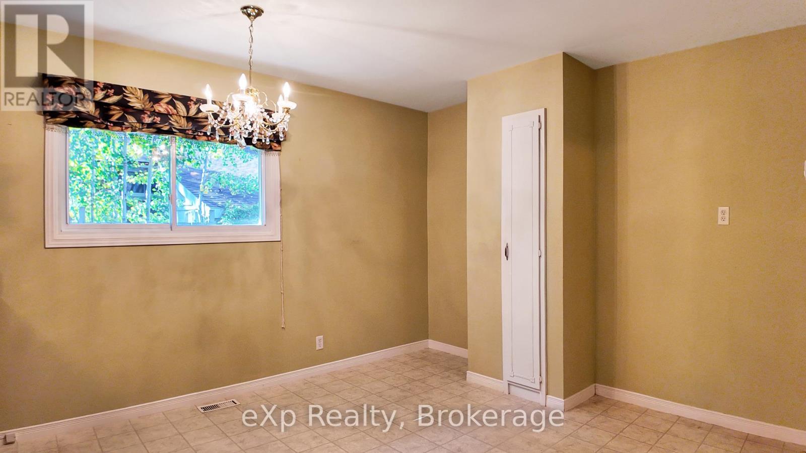 69 8th Street, Hanover, Ontario  N4N 1J1 - Photo 12 - X12454421