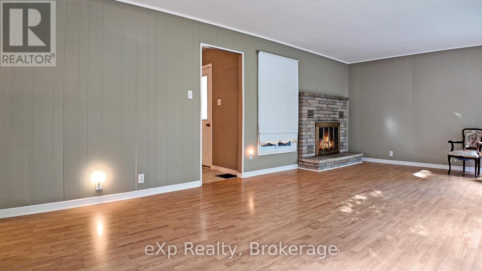 69 8th Street, Hanover, Ontario  N4N 1J1 - Photo 15 - X12454421