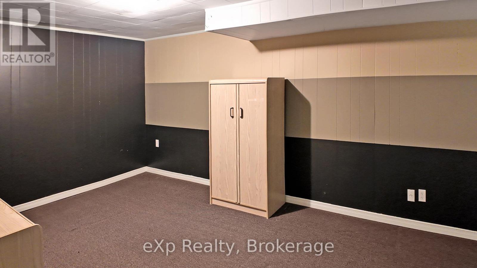 69 8th Street, Hanover, Ontario  N4N 1J1 - Photo 28 - X12454421