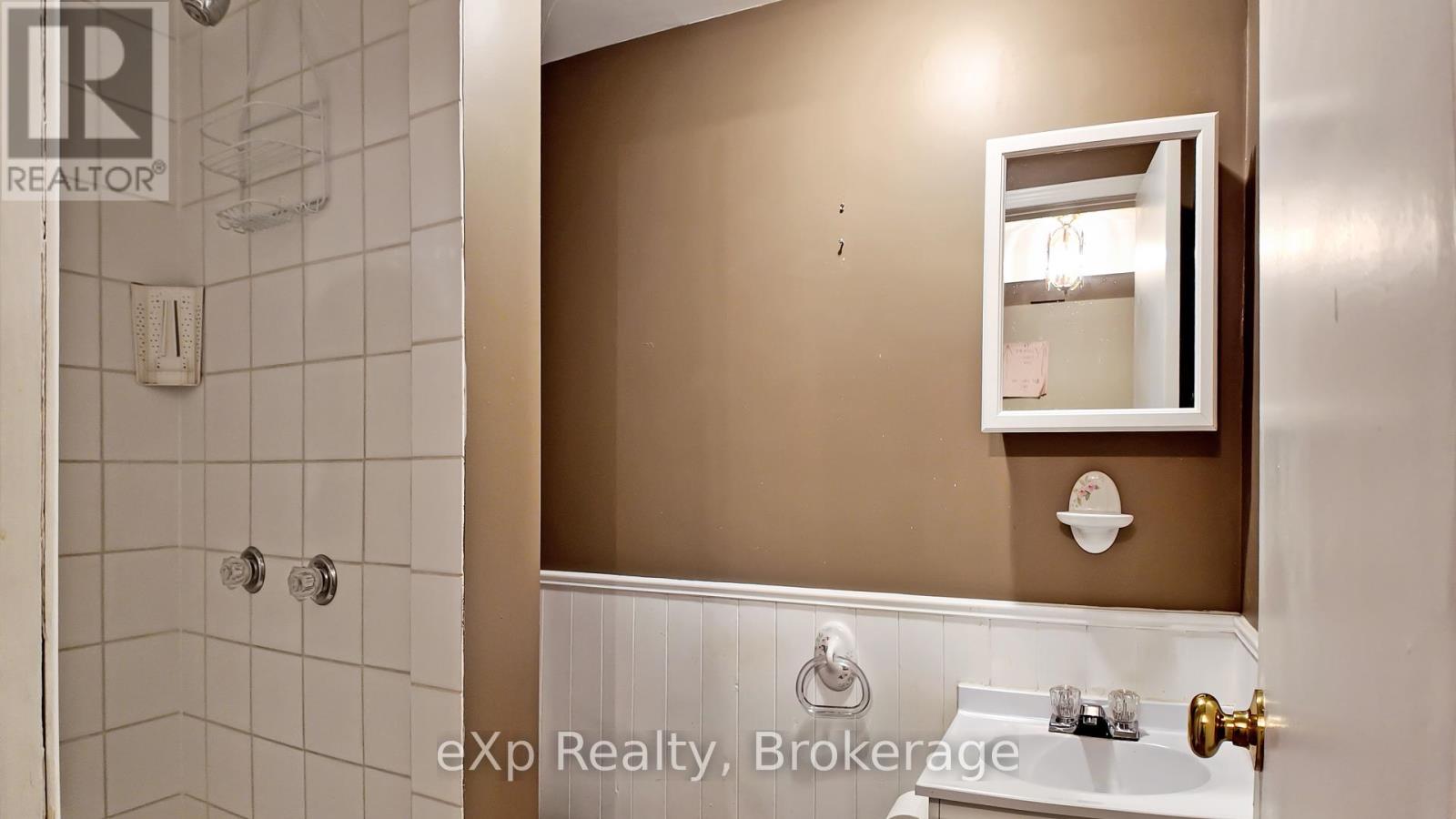 69 8th Street, Hanover, Ontario  N4N 1J1 - Photo 30 - X12454421
