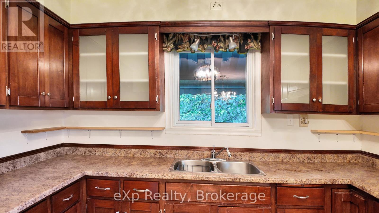 69 8th Street, Hanover, Ontario  N4N 1J1 - Photo 7 - X12454421