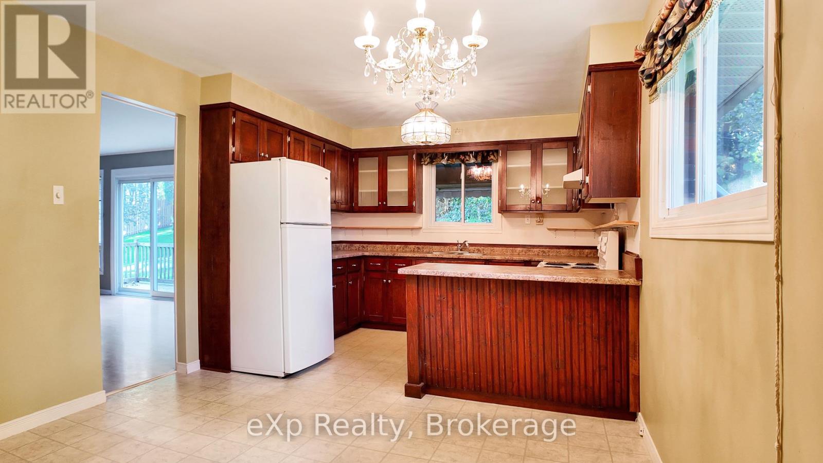 69 8th Street, Hanover, Ontario  N4N 1J1 - Photo 9 - X12454421