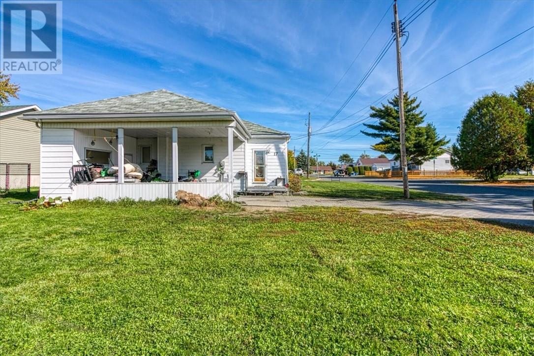 17 Morin Street, Chelmsford, Ontario  P0M 1L0 - Photo 2 - 2125158