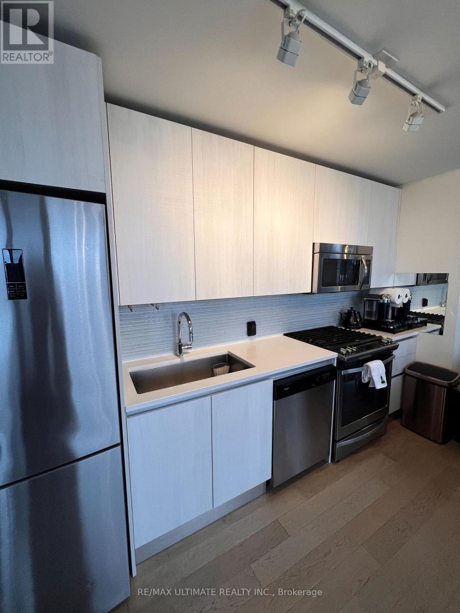1302 - 111 Bathurst Street, Toronto, Ontario  M5V 0M9 - Photo 6 - C12454305
