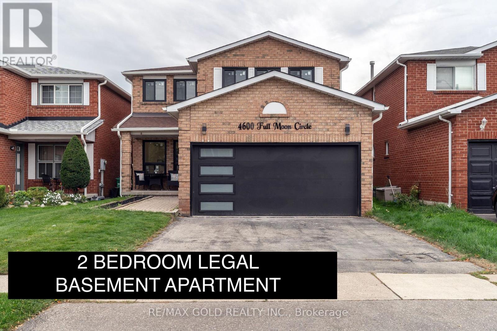 <div class="slider-price">$1,429,900</div><p>4600 Full Moon Circle, Mississauga, Ontario</p>