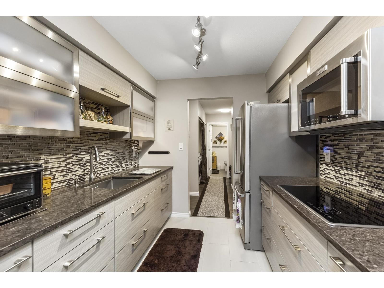 127 31955 Old Yale Road, Abbotsford, British Columbia  V2T 4N1 - Photo 4 - R3055744
