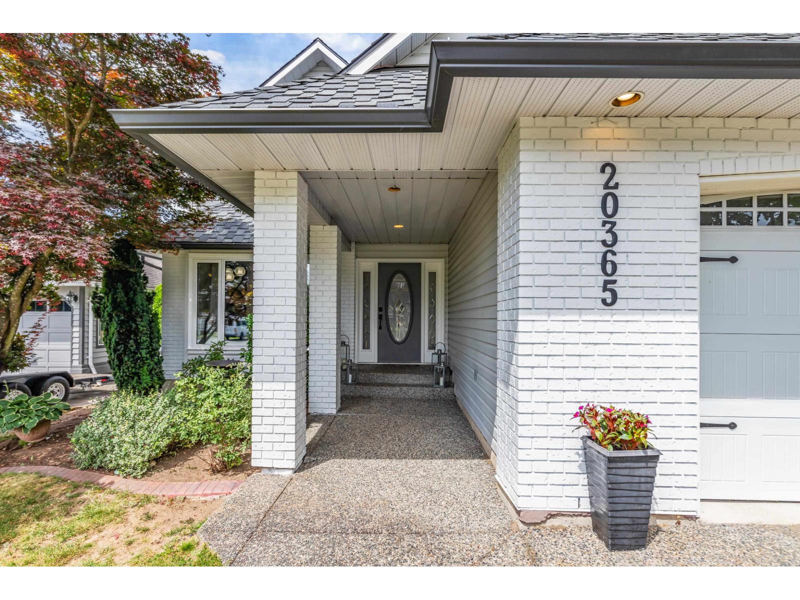 20365 91b Avenue, Langley, British Columbia  V1M 2G1 - Photo 2 - R3056756