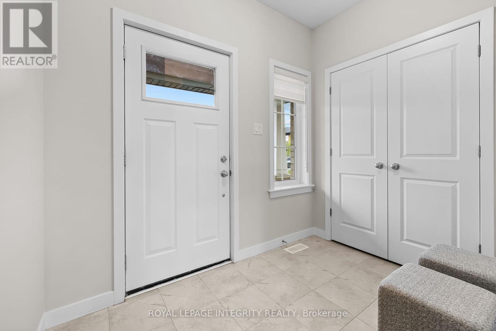 428 Gidran Circle, Ottawa, Ontario  K2V 0P5 - Photo 3 - X12454375