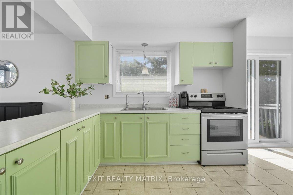 8089 Laurie Lane, Ottawa, Ontario  K0A 2P0 - Photo 13 - X12454418