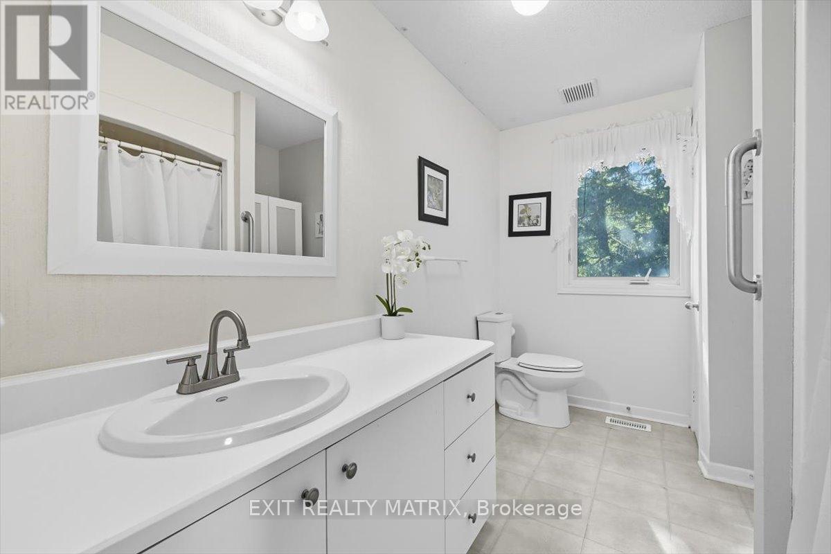 8089 Laurie Lane, Ottawa, Ontario  K0A 2P0 - Photo 19 - X12454418
