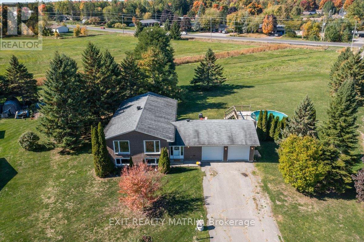 8089 Laurie Lane, Ottawa, Ontario  K0A 2P0 - Photo 2 - X12454418