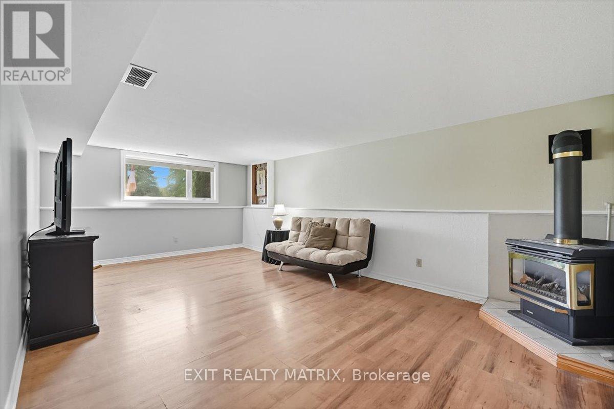 8089 Laurie Lane, Ottawa, Ontario  K0A 2P0 - Photo 22 - X12454418