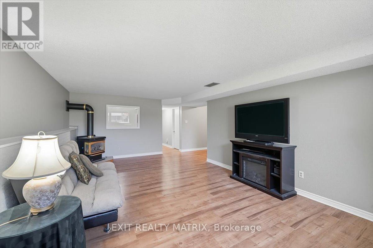 8089 Laurie Lane, Ottawa, Ontario  K0A 2P0 - Photo 24 - X12454418