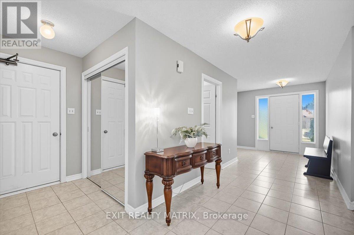 8089 Laurie Lane, Ottawa, Ontario  K0A 2P0 - Photo 6 - X12454418