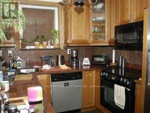 Main - 28 Villa Road, Toronto, Ontario  M8W 1M5 - Photo 3 - W12454205