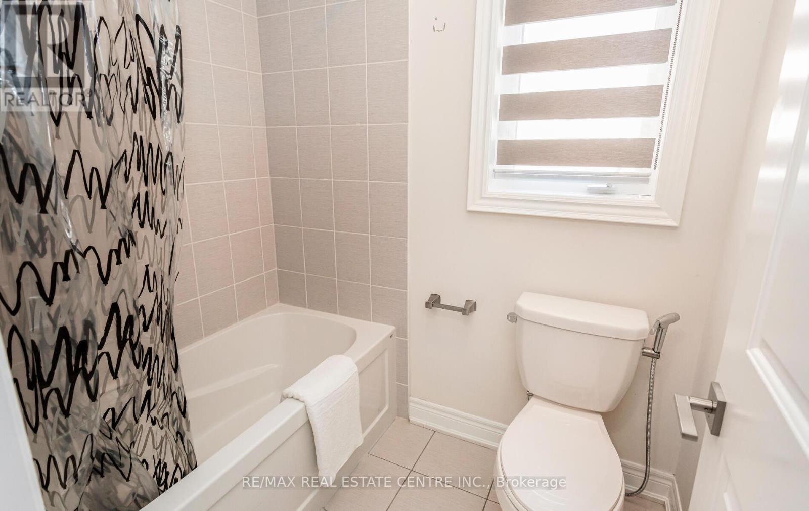 9 Rolling Acres Road, Brampton, Ontario  L6X 5P3 - Photo 32 - W12454226
