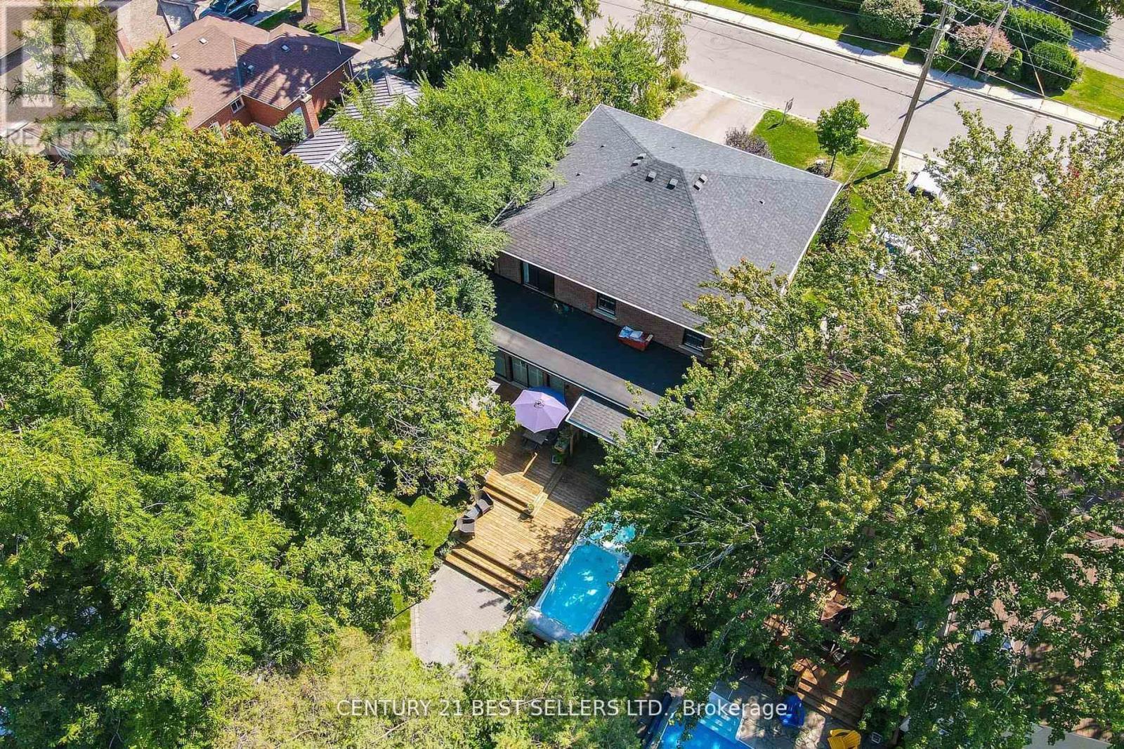 28 Wingrove Hill, Toronto, Ontario  M9B 2C6 - Photo 37 - W12454265