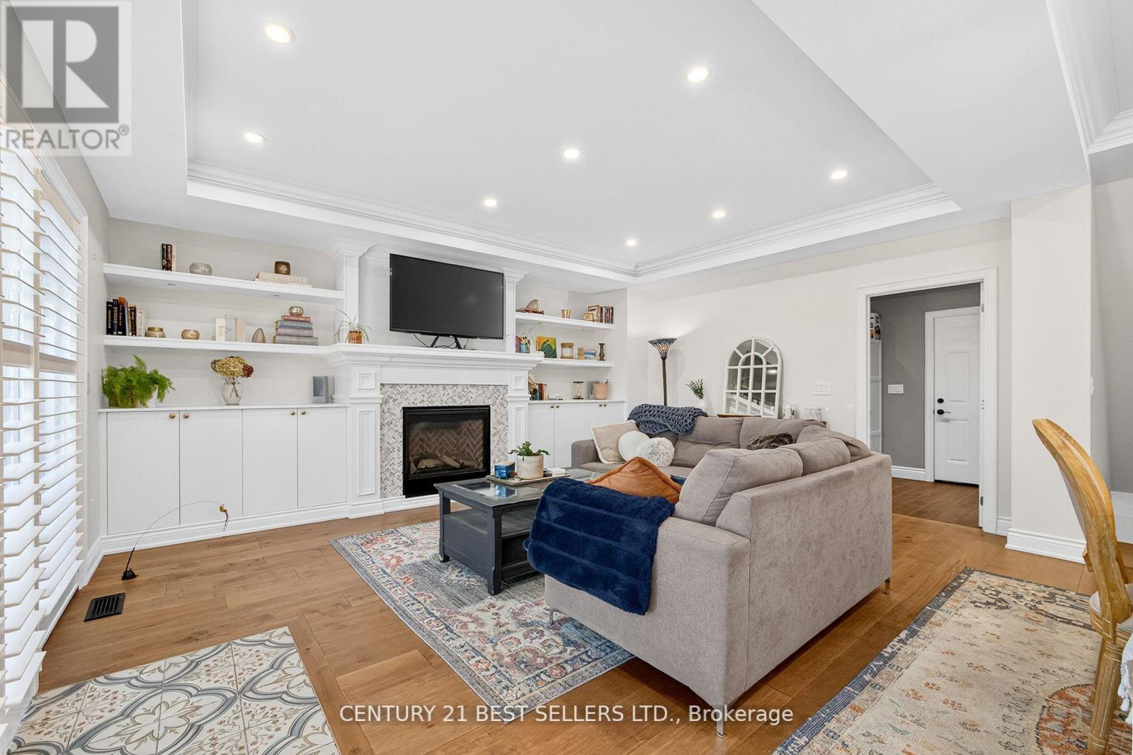 28 Wingrove Hill, Toronto, Ontario  M9B 2C6 - Photo 9 - W12454265