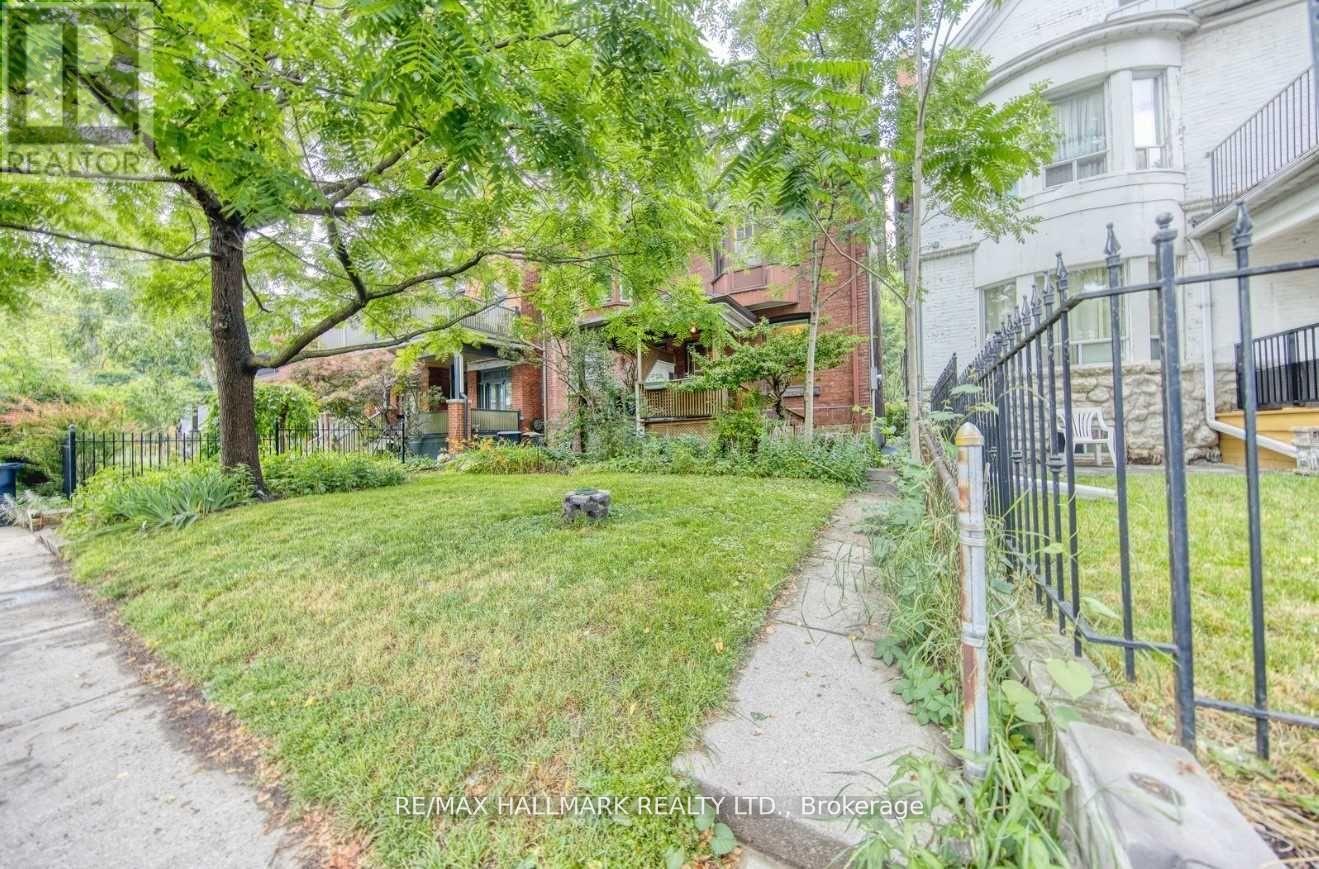 UPPER - 46 SPRINGHURST AVENUE, Toronto, Ontario