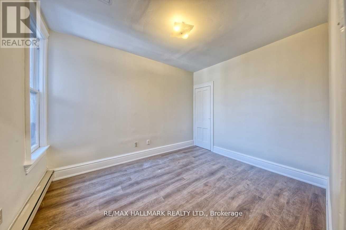 Upper - 46 Springhurst Avenue, Toronto, Ontario  M6K 1B6 - Photo 6 - W12454267