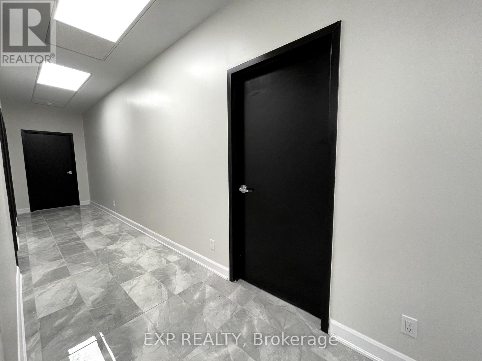 205-5a - 230 Lakeshore Road E, Mississauga, Ontario  L5G 1G7 - Photo 5 - W12454271