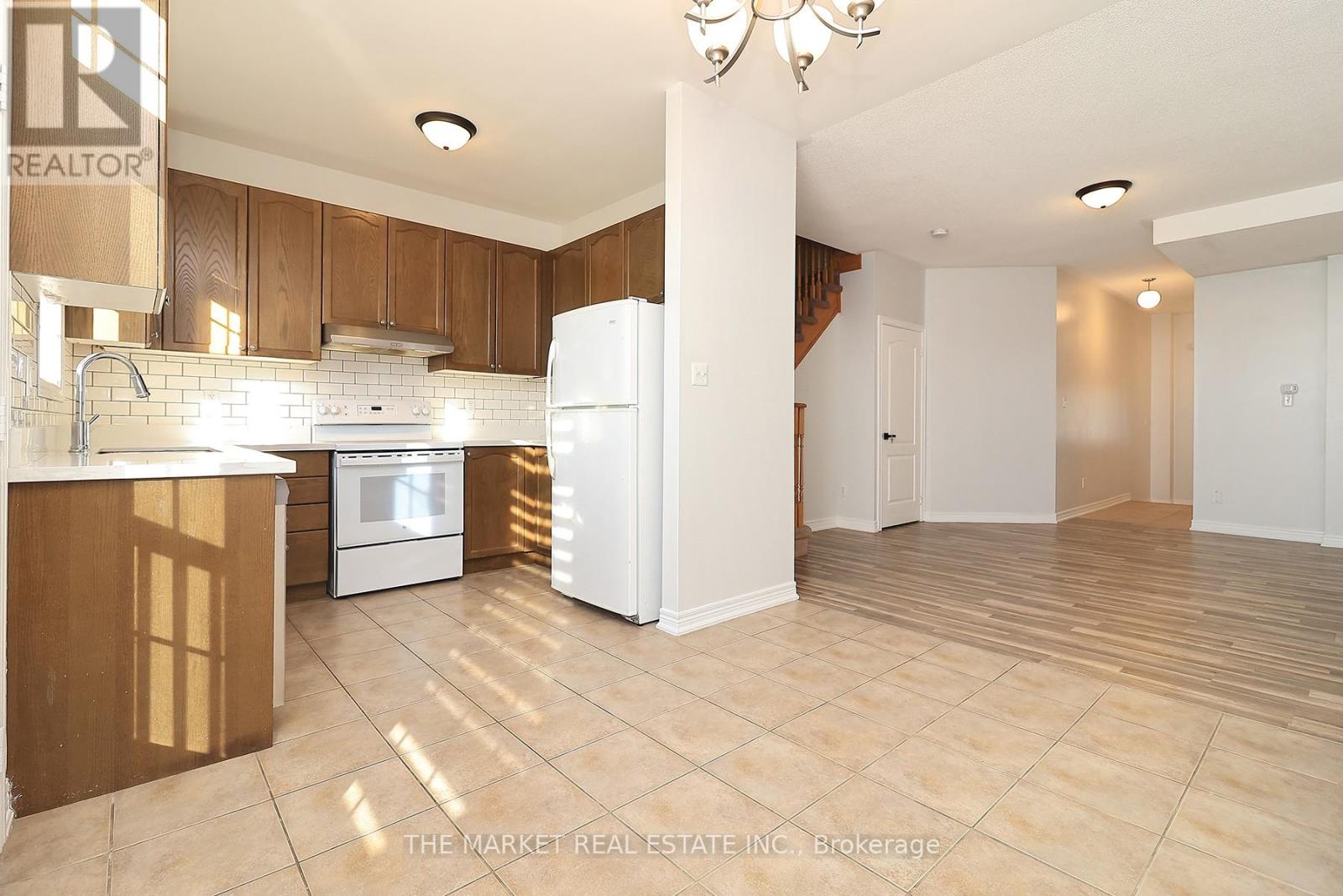 54 Pefferlaw Circle, Brampton, Ontario  L6Y 0K1 - Photo 10 - W12454282