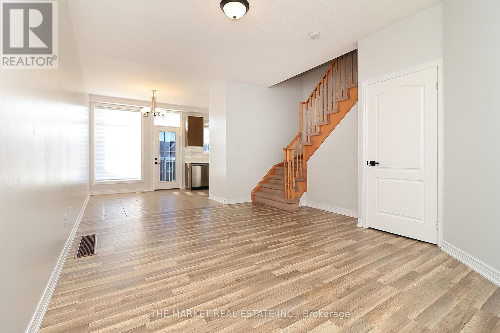 54 Pefferlaw Circle, Brampton, Ontario  L6Y 0K1 - Photo 6 - W12454282