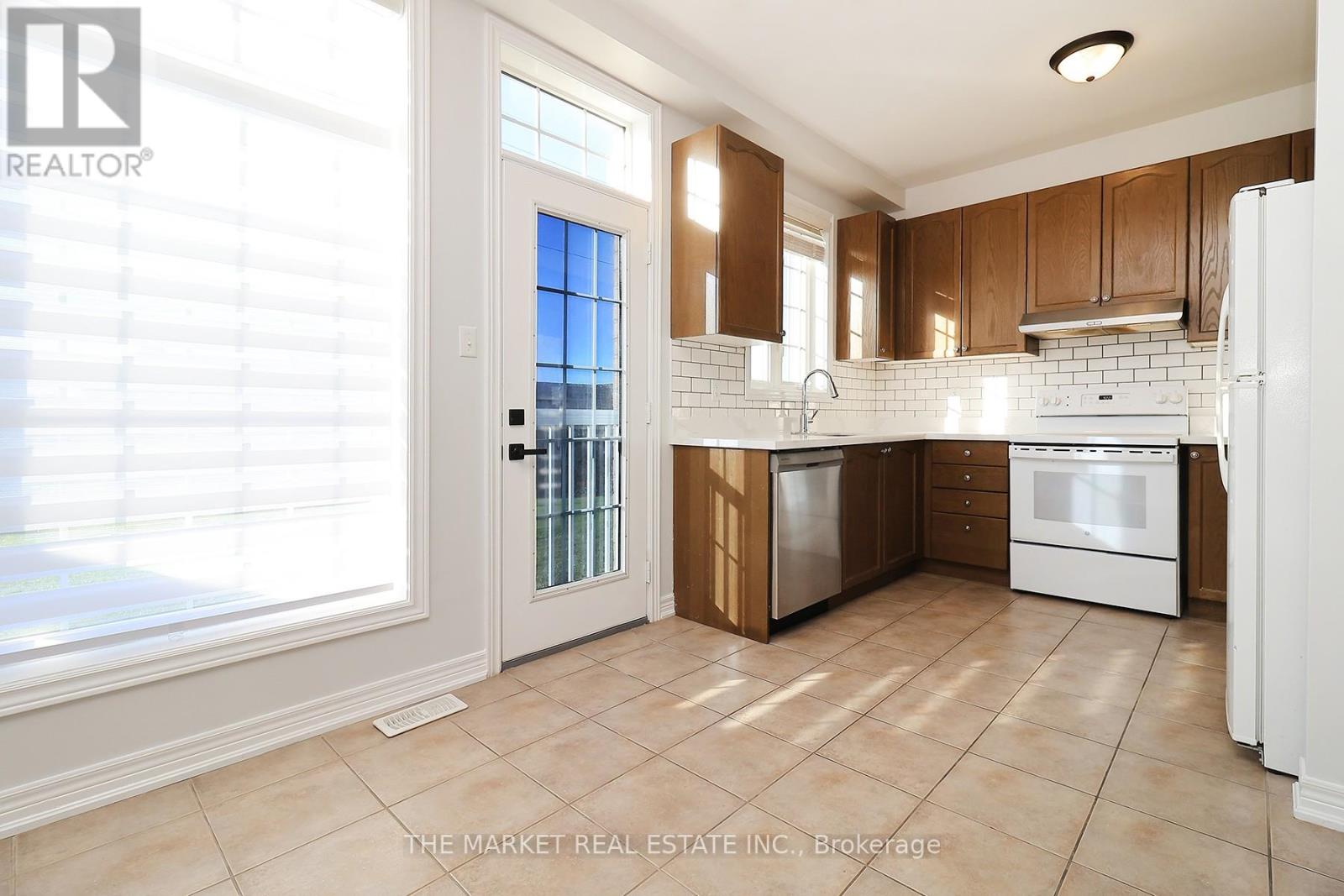 54 Pefferlaw Circle, Brampton, Ontario  L6Y 0K1 - Photo 9 - W12454282