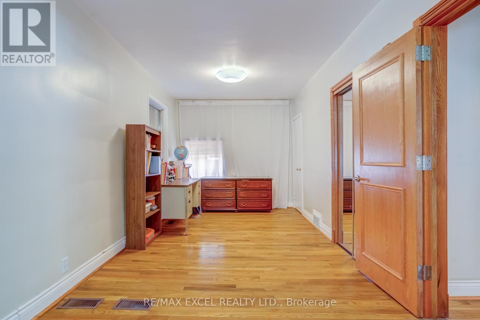 45 Stanmills Road, Toronto, Ontario  M8Z 1Y1 - Photo 13 - W12454312