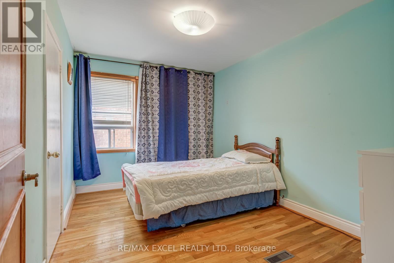 45 Stanmills Road, Toronto, Ontario  M8Z 1Y1 - Photo 17 - W12454312