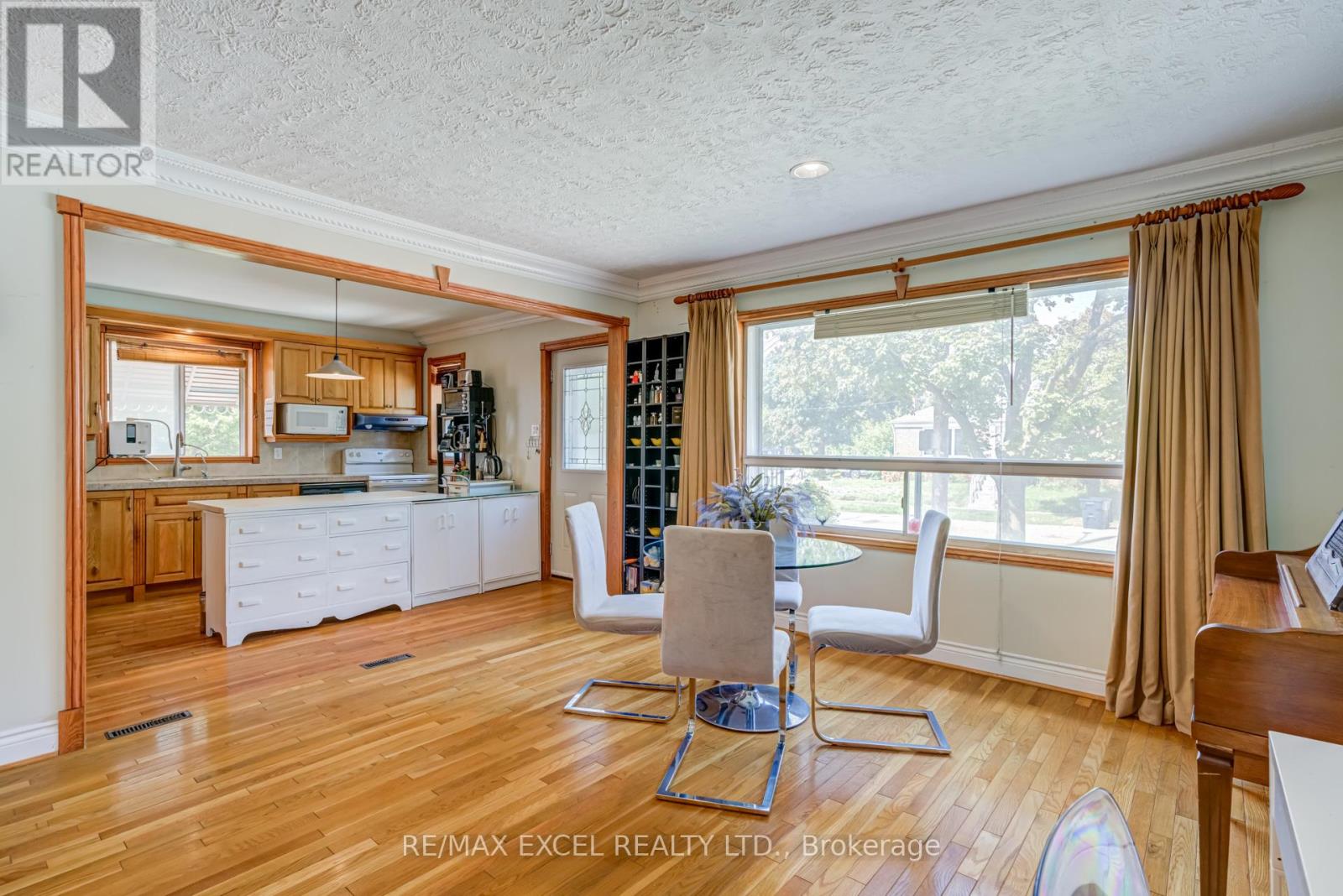 45 Stanmills Road, Toronto, Ontario  M8Z 1Y1 - Photo 5 - W12454312