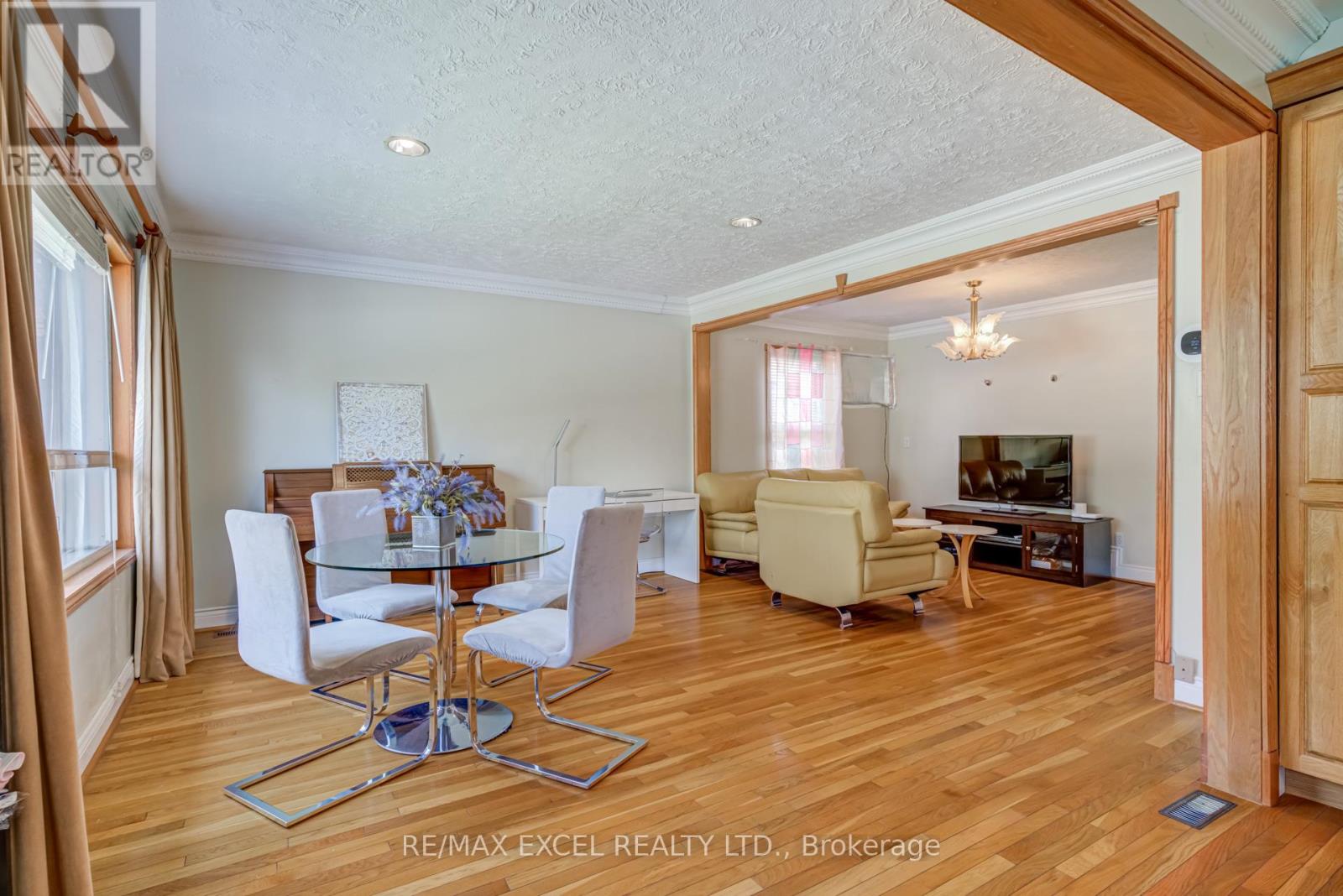 45 Stanmills Road, Toronto, Ontario  M8Z 1Y1 - Photo 6 - W12454312