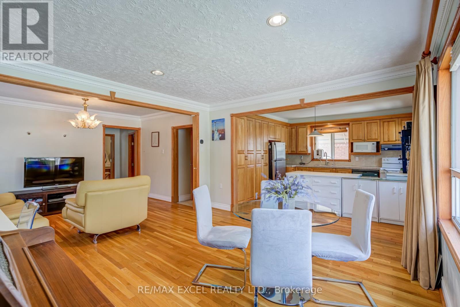 45 Stanmills Road, Toronto, Ontario  M8Z 1Y1 - Photo 8 - W12454312