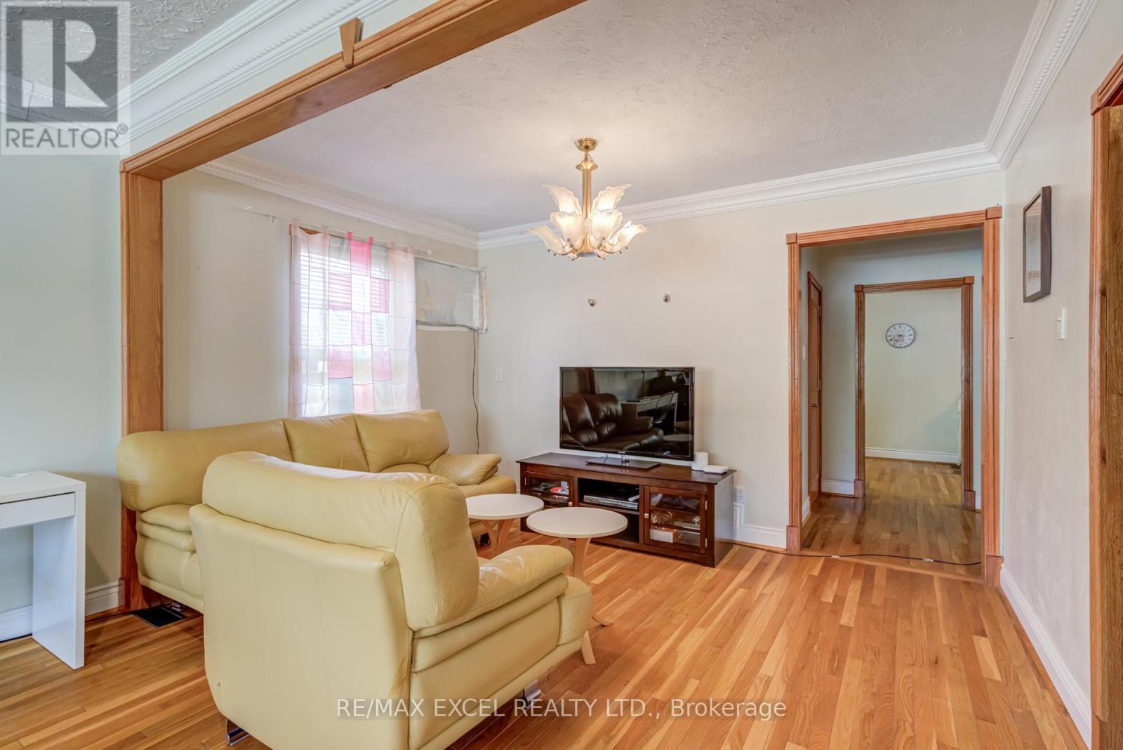 45 Stanmills Road, Toronto, Ontario  M8Z 1Y1 - Photo 9 - W12454312