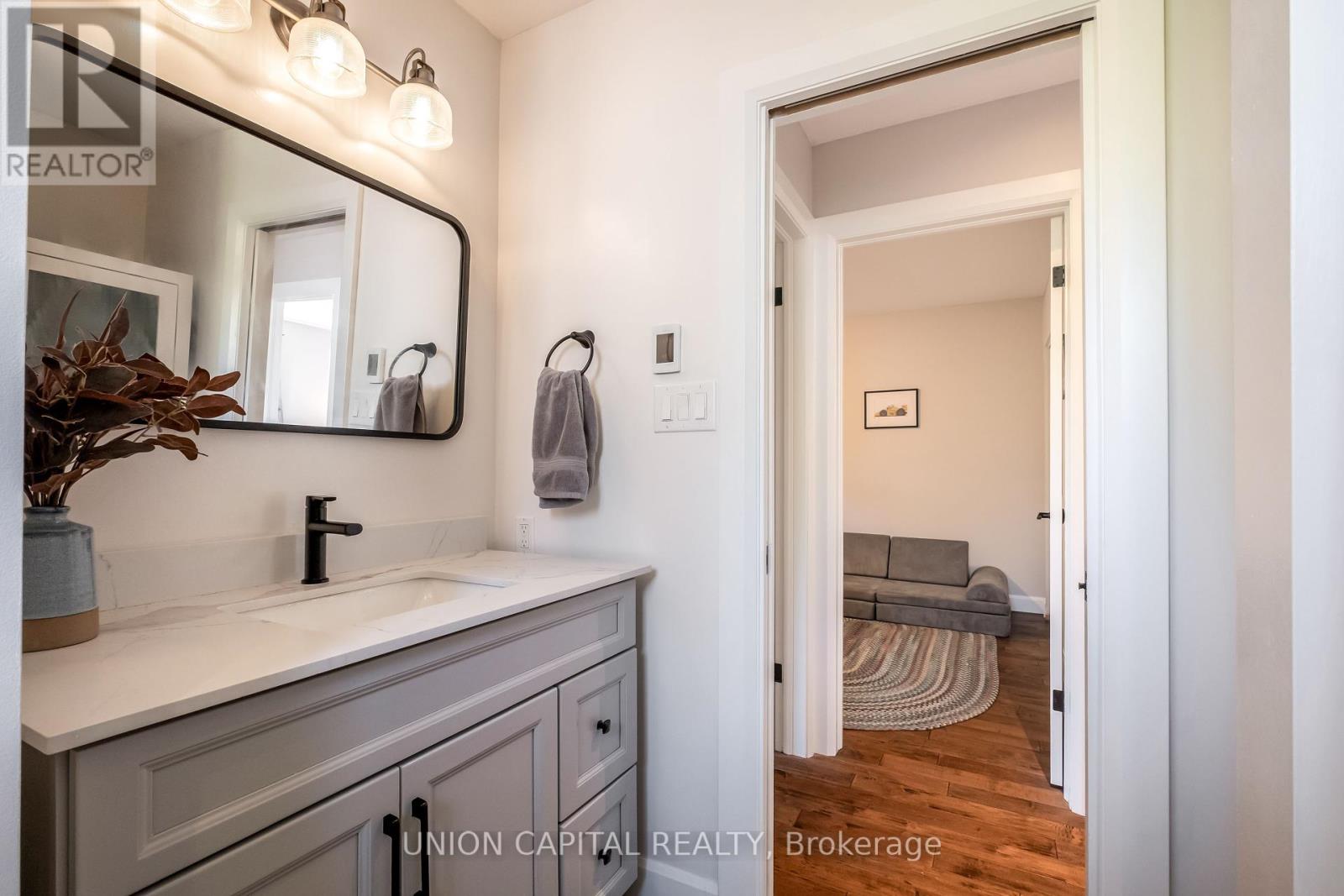 65 Edilou Drive, Toronto, Ontario  M8W 4B4 - Photo 35 - W12454328
