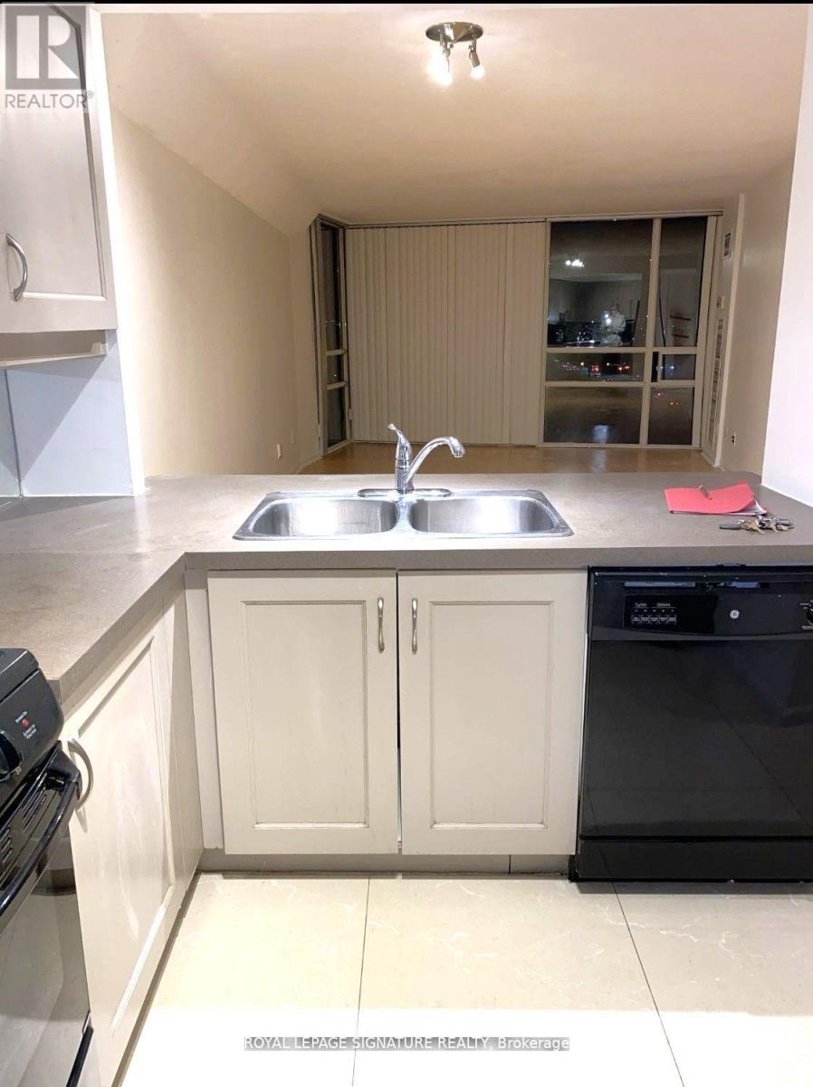 1010 - 50 Eglinton Avenue W, Mississauga (Hurontario), Ontario  L5R 3P5 - Photo 10 - W12454336