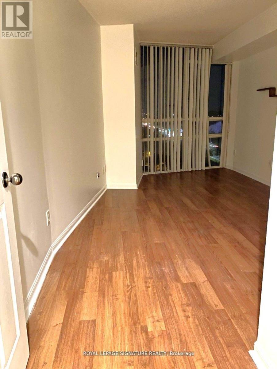 1010 - 50 Eglinton Avenue W, Mississauga (Hurontario), Ontario  L5R 3P5 - Photo 4 - W12454336