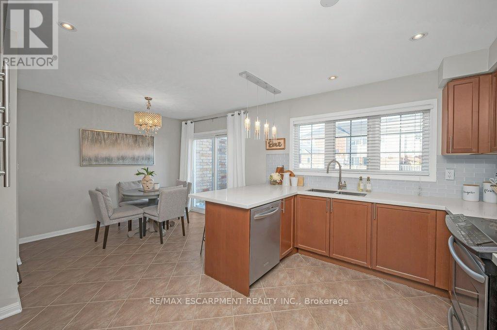 3140 Edgar Avenue, Burlington, Ontario  L7M 0A7 - Photo 15 - W12454338