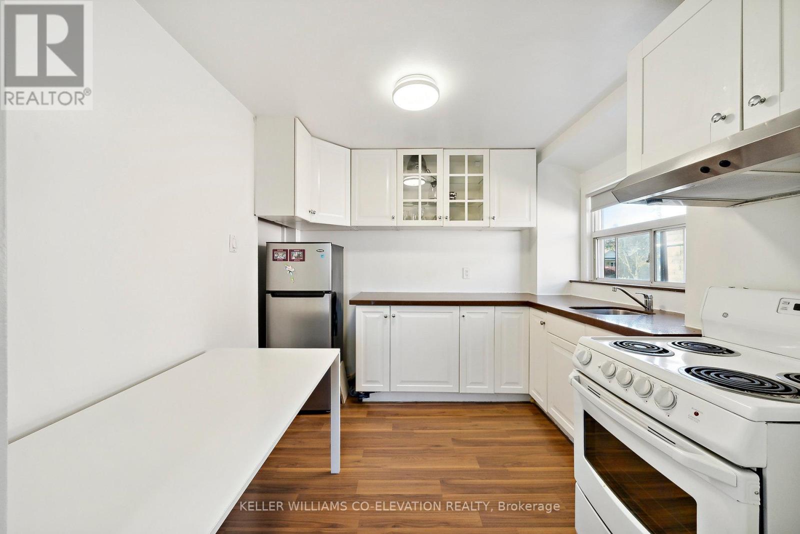 Upper Level - 681 Scarlett Road, Toronto, Ontario  M9P 2T3 - Photo 16 - W12454341