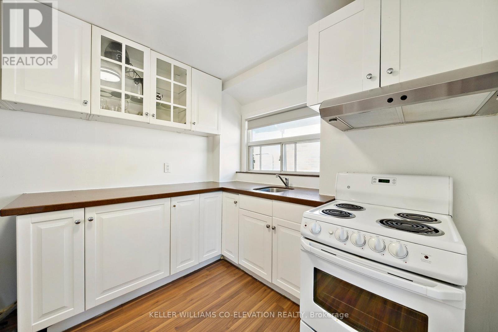 Upper Level - 681 Scarlett Road, Toronto, Ontario  M9P 2T3 - Photo 17 - W12454341