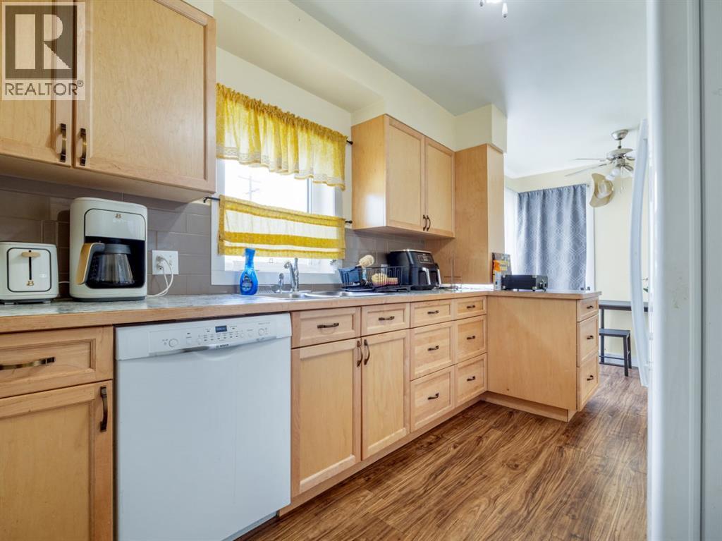 305 2 Avenue W, Cardston, Alberta  T0K 0K0 - Photo 9 - A2248056