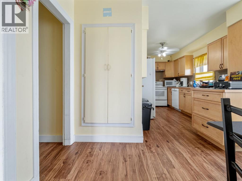 305 2 Avenue W, Cardston, Alberta  T0K 0K0 - Photo 6 - A2248056