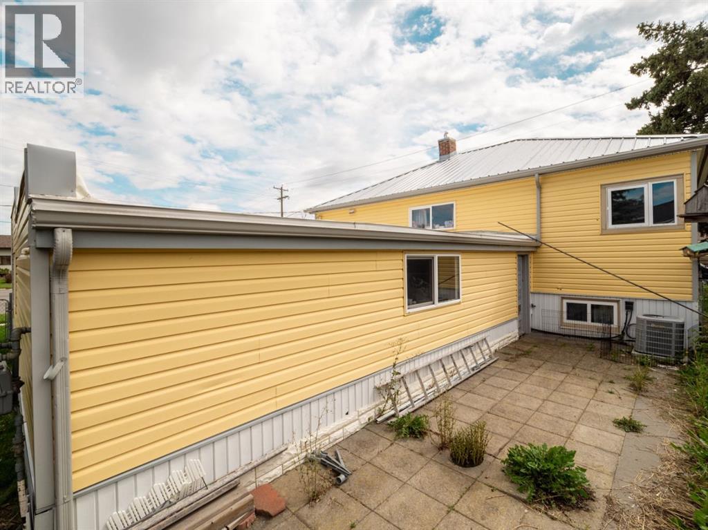 305 2 Avenue W, Cardston, Alberta  T0K 0K0 - Photo 32 - A2248056